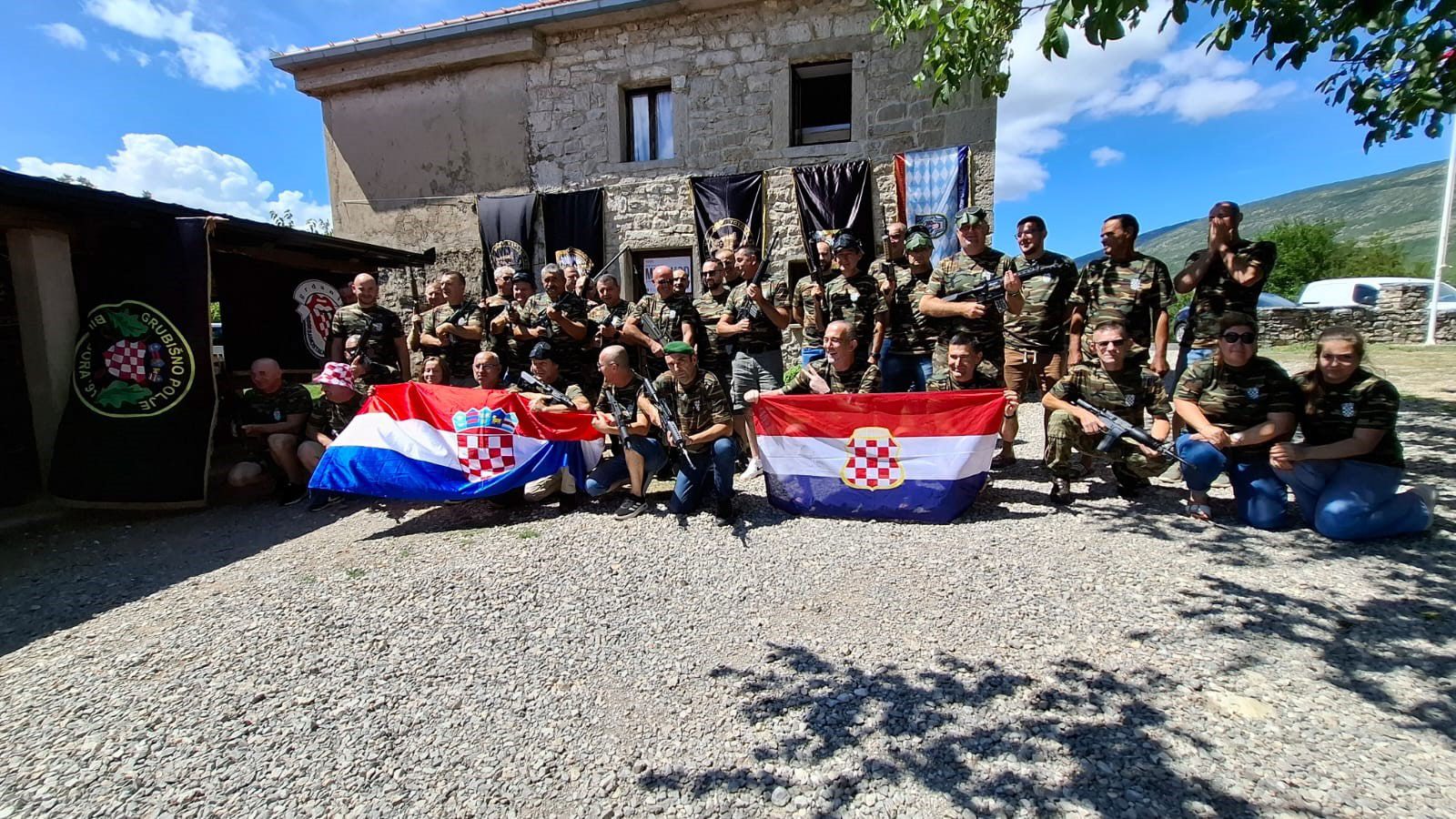 Pročitajte više o članku Posjet branitelja udruge „Bilogora 91“ kampu maloljetnih branitelja u Dabru i središnjoj proslavi 30 godina „Oluje u Kninu
